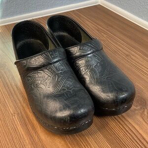Dansko Black Embossed Clogs size 39